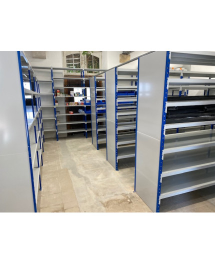 Etagere metallique avec habillage des coté en metal