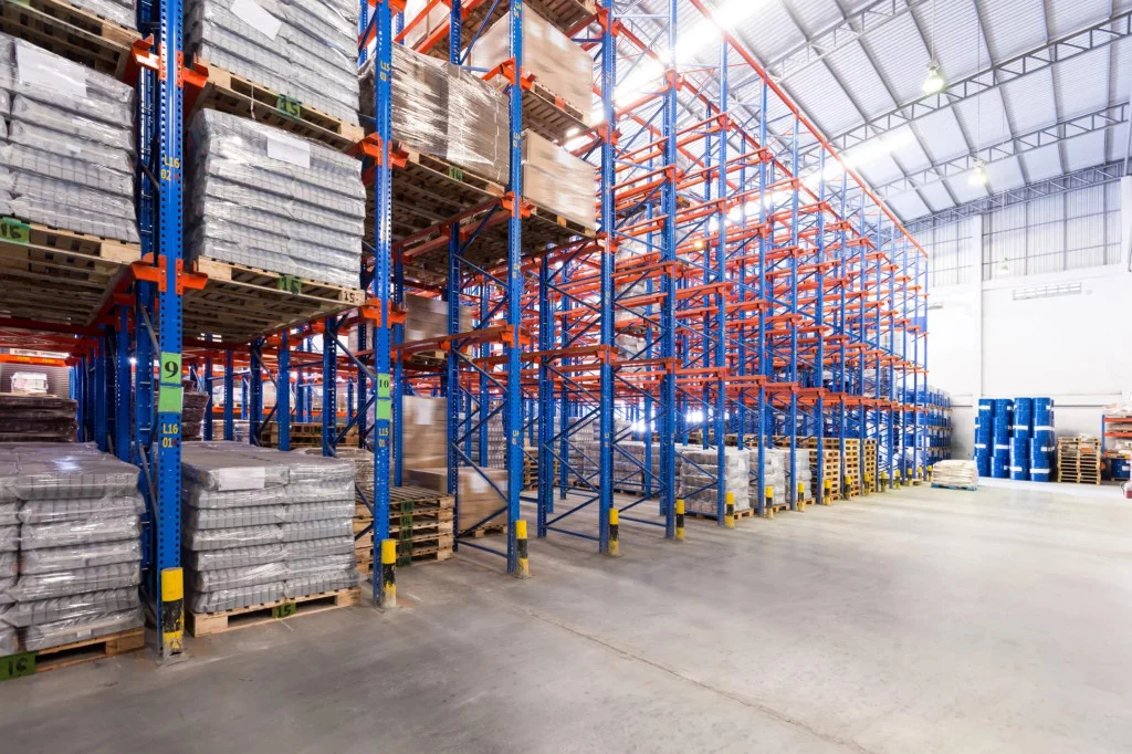 Quel type de rayonnage industriel choisir pour des charges lourdes ?
