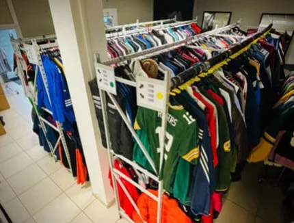 MEDUZA STORE (dpt. 82) – Boutique 100 % dédiée aux vêtements de seconde main.