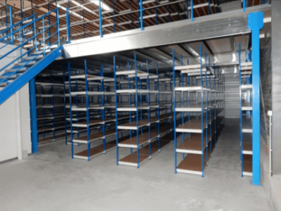Mezzanine industrielle et espace de stockage