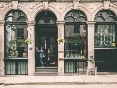 Attirer et fidéliser : les essentiels d'un agencement de magasin complet