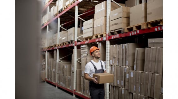 Comment choisir une étagère industrielle adaptée à vos besoins logistiques ?